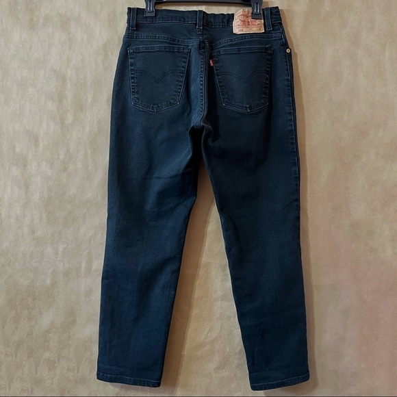 Levi’s Vintage 550 Distressed High Rise Relaxed Fit Tapered Mom Jeans Size 32 - Picture 11 of 16